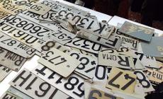 Mancano le targhe: ferie a rischio. Anche a Parma