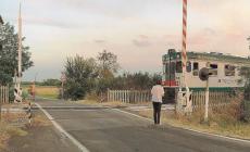 Sbarre alzate mentre passa il treno 