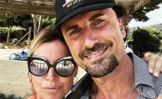Selfie al mare di Toninelli, scoppia subito la polemica