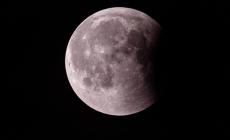 Tutte le fasi dell'eclissi di luna: foto