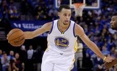 Curry fa volare i Warriors