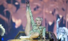 Miley: "Di quello che dicono gli altri me ne frego"
