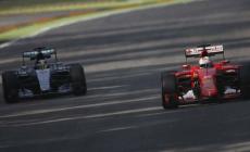 Vettel nella scia delle Mercedes