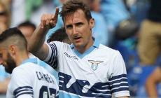Van Persie non fa partire Klose