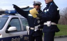 Ubriaco, manda fuori strada un anziano: denunciato tunisino