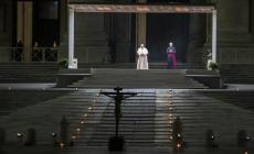 La Via Crucis in mondovisione in piazza San Pietro deserta