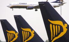 Italiani rincorrono e fermano l'aereo: arrestati  