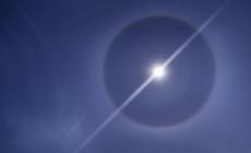 Lo spettacolo del sole 'accerchiato': gli scatti parmigiani di Michele Mendi 