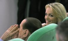Riecco la Pascale (con Silvio): nuovo look