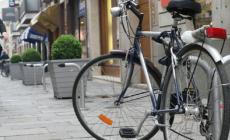 Parmense ruba una bici a una coppia dell'Est Europa