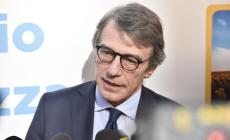 Bonaccini: "Ore decisive per le riaperture". Sassoli:  "Gli aiuti dell'Ue arriveranno, l'Italia sappia spenderli"