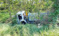 Scontro tra un'auto e un camion in tangenziale Nord: un ferito in Rianimazione e traffico bloccato - Foto - Video