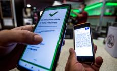 L'Ue chiede ai paesi membri lo stop delle restrizioni: "Solo il Green pass per viaggiare in Europa"
