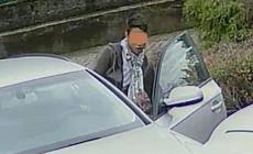 Posta su Facebook la foto del ladro. Quello gli restituisce l'auto