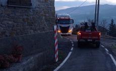 Dopo il tir incastrato, il sindaco: «Serve una variante»