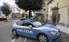Via Trento, esce  per comprare il pane e lo aggrediscono 