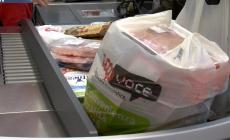 Coop sostiene le famiglie in difficoltà (con la Caritas): 9 mila euro di buoni spesa a Parma - Video