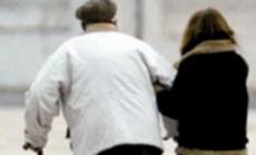 Quell'amica con trent'anni in meno che prosciuga il conto del 94enne: condannata
