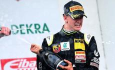 Schumi junior, debutto da re