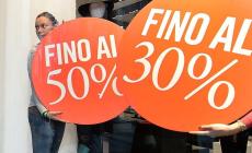 La crisi non risparmia i saldi. Si salvano gli acquisti sul web