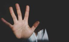 Abus&ograve; di una conoscente in un parco: condannato