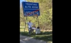 Festeggia il compleanno con la madre al confine tra Trentino e Veneto - Video 