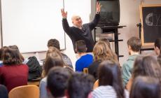 Lezione di dialetto nel tempio della lingua