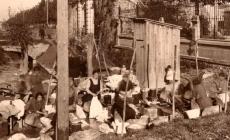Lavandaie e bustaie: quelle donne al lavoro