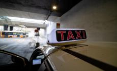 Tassista minacciato e picchiato in stazione da tre ragazzi