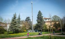 L'antenna delle polemiche resta. E diventa fissa