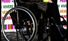 Aiuta da anni il  figlio disabile, paese premia la mamma