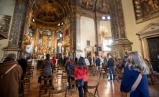 Messe, niente più distanziamento. Il vescovo: «La guardia resterà alta»