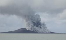 Eruzione vulcanica crea nuova isola 