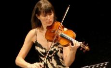 La violinista russa Mullova a Parma «con il cuore all'Ucraina»