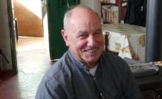 Don Sandro, migliaia di chilometri a piedi per rivendicare la proprietà del sagrato