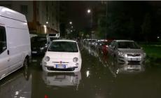 Nubifragio su Milano nella notte, esonda il Seveso: le immagini delle strade allagate