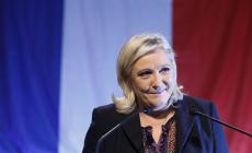 Le Pen colpevole di appropriazione indebita di fondi pubblici con altri 8 deputati. Dichiarata ineleggibile per 5 anni
