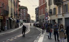 Via D'Azeglio, ore 7.30: un km di coda per il mercato dei produttori a km zero... - Foto