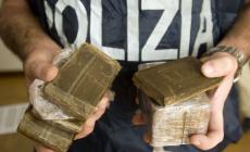 Quegli 11 chili di hashish sparsi tra l'auto e la cantina: patteggia 2 anni