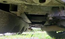 &laquo;Le marmitte? Le rubano in coppia: lui taglia, lei fa da palo&raquo;