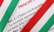 La denuncia dell'Anpi: «Spariti per due volte i cartelli con la Costituzione italiana»
