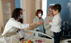 Un bambino ucraino operato in Gastroenterologia pediatrica