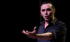 Giacobazzi al Regio: «Mille volti e una bugia»