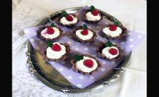 Crostatine Pon Pon, Panna montata, zucchero e frutta piacciono a tutti