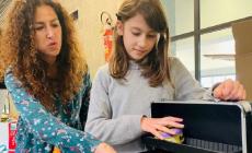 Con "La valigia di Marco e Anna" i bimbi giocano alla pace. E ora c'è il sogno della giocheria mobile