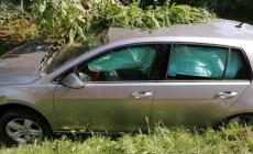 Scontro fra due auto a  Vignale di Traversetolo:  una persona  incastrata  - Video