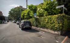 Scippata in pieno giorno: 63enne finisce all'ospedale