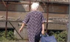 Un'anziana: &laquo;Hanno tentato di scipparmi due volte&raquo;