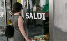 Iniziati i saldi estivi. «C'è interesse. Ma sono partiti troppo presto»