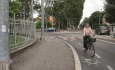 Cade in bici sulla pista ciclabile: il Comune dovr&agrave; risarcirgli 21mila euro